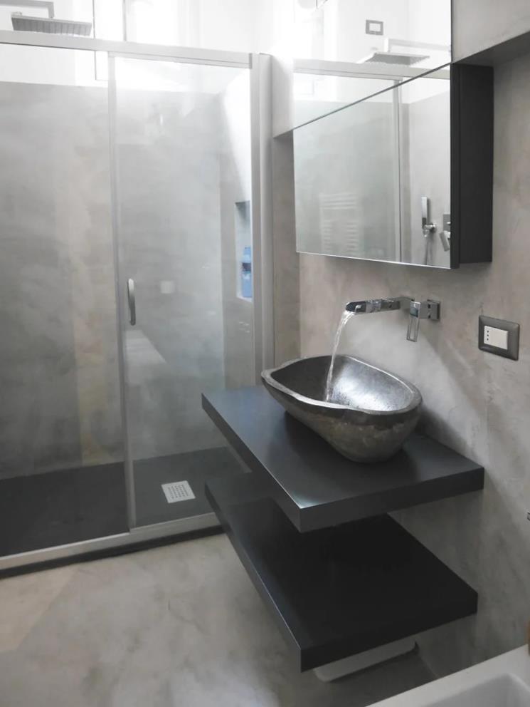 Bagno in microcemento