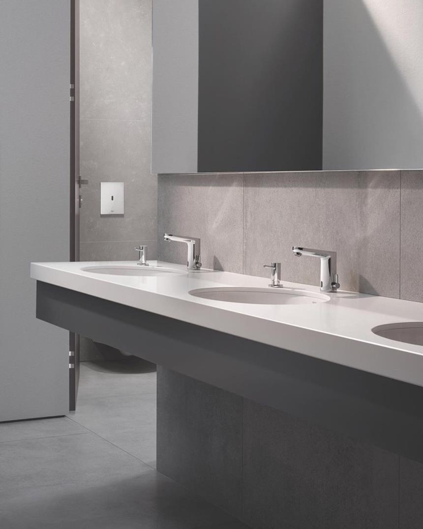 Bagno con rubinetti elettronici Grohe Cosmopolitan