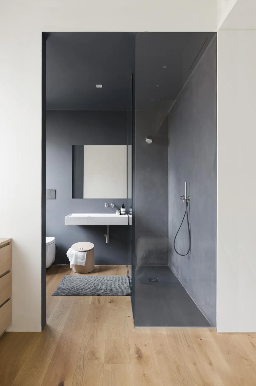 Bagno con resina e parquet