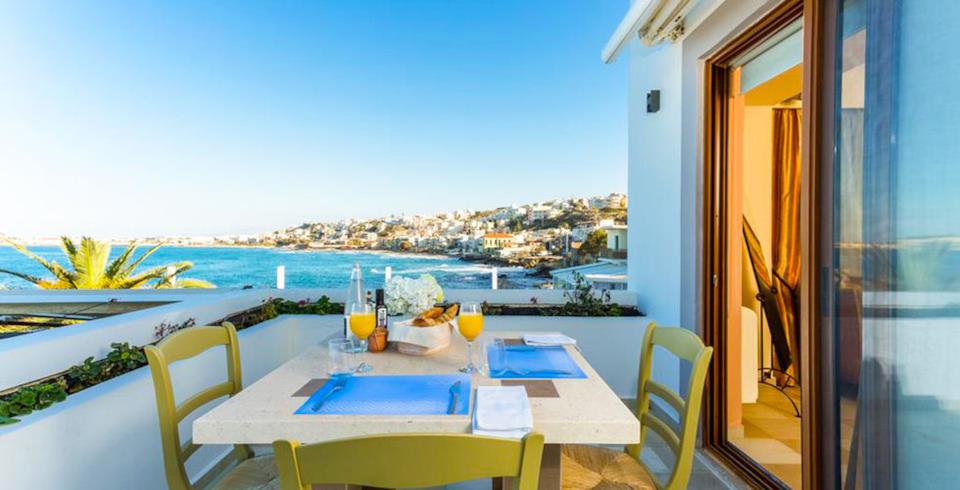 Hotel Cavo Seaside Luxury Suites a Creta Terrazza dell'Hotel Cavo Seaside Luxury Suites a Creta