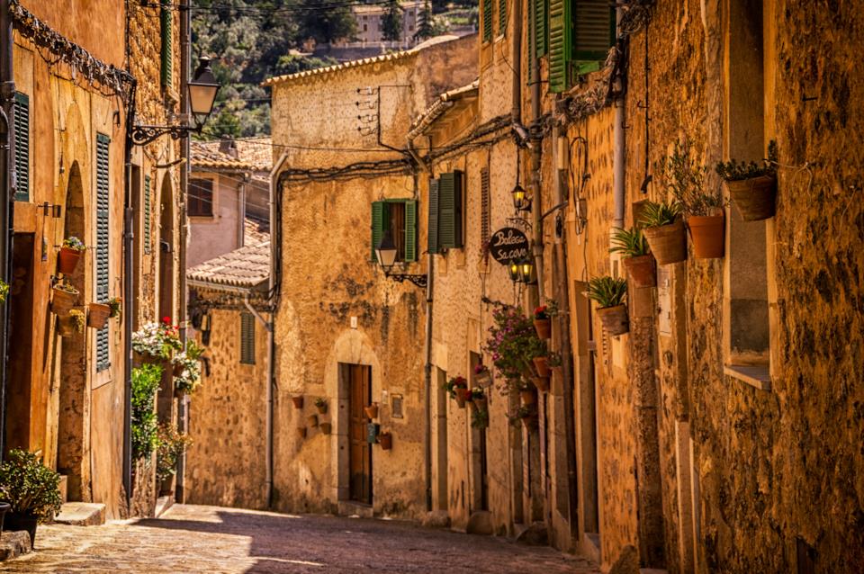 Che cosa vedere a Maiorca: Valldemossa Strada di Valldemossa a Maiorca