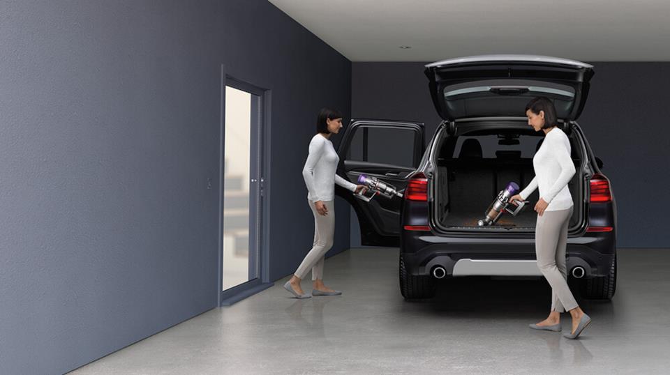 Aspirapolvere senza fili Dyson Cyclone V10 e pulizia auto Pulizia dell'auto con aspirapolvere senza fili Dyson V10