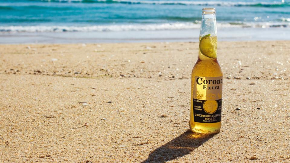 La migliore borsa termica da portare in spiaggia Frutta, pranzi e birra fresca: le migliori borse frigo per il mare