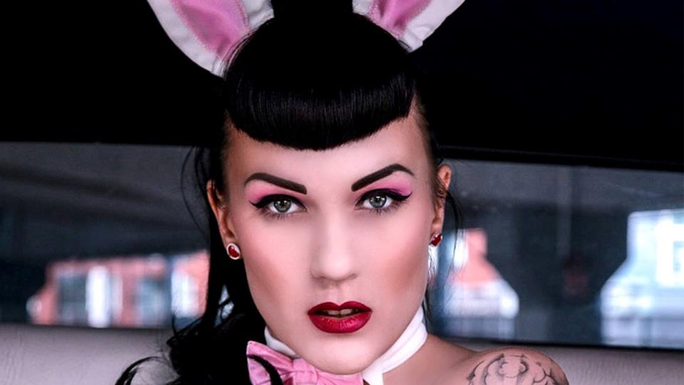 I migliori travestimenti sexy: le conigliette di playboy Hefner e le conigliette di Playboy: i migliori costumi hot