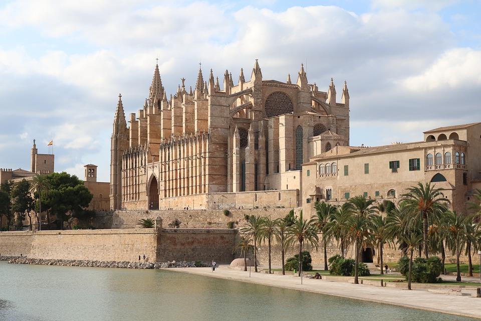 Cosa vedere a Palma di Maiorca: la cattedrale gotica La cattedrale gotica di Palma di Maiorca