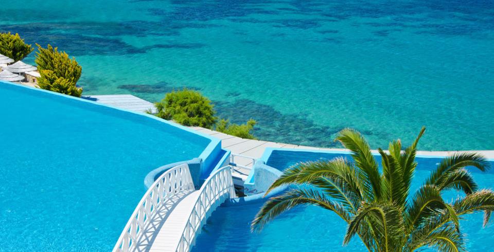 Piscina dell'Hotel Saint John Villas & Spa a Mykonos La piscina panoramica dell'
