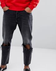 Jeans stretti in fondo con ginocchia strappate