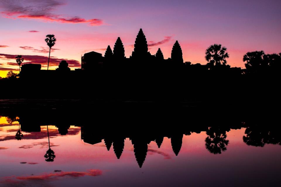 Angkor Wat in Cambogia al tramonto Profilo dell'Angkor Wat in Cambogia al tramonto