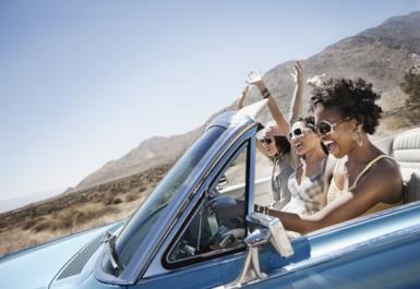 In vacanza con le amiche: ecco perché i viaggi tra sole donne fanno bene alla salute a ogni età