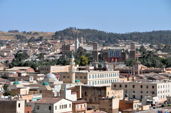 Architetture moderniste e locali che si fondono nella città di Asmara