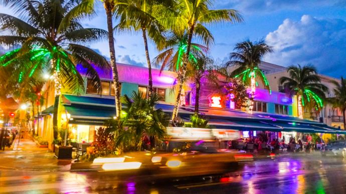 La caotica e allegra vita notturna di Miami