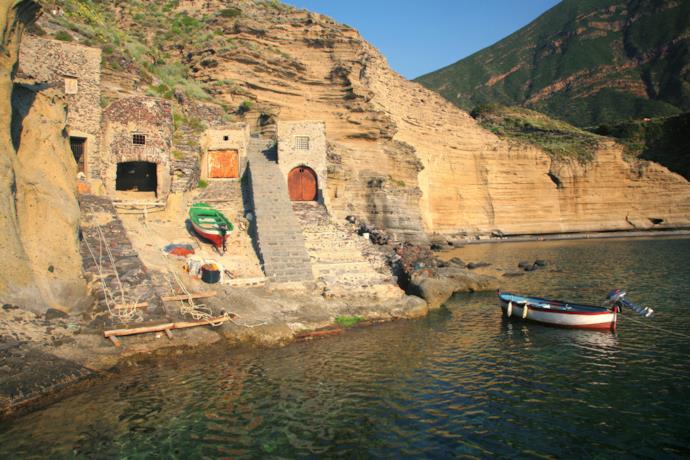 Spiaggia della Pollara a Salina