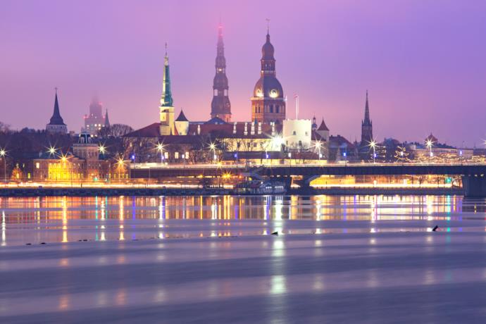 Riga, capitale della Lettonia, al tramonto