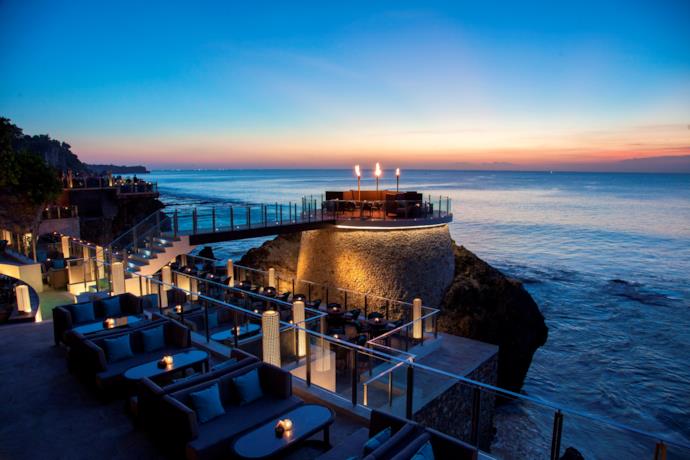 I 10 bar più cool al mondo: Rock Bar, Bali, Indonesia