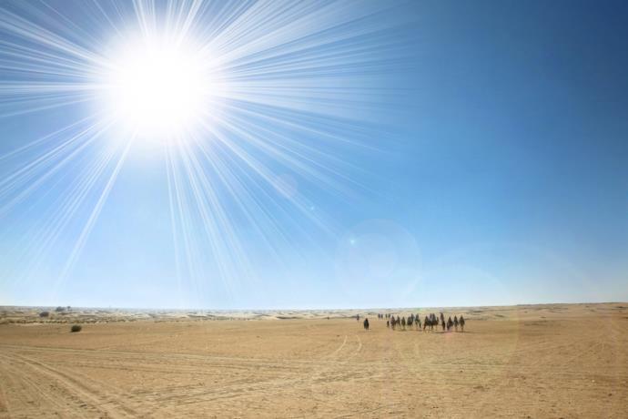 Una vista del deserto che circonda Kebili, Tunisia