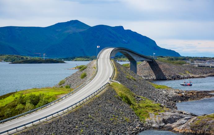La pericolosa e suggestiva Strada dell'Atlantico in Norvegia