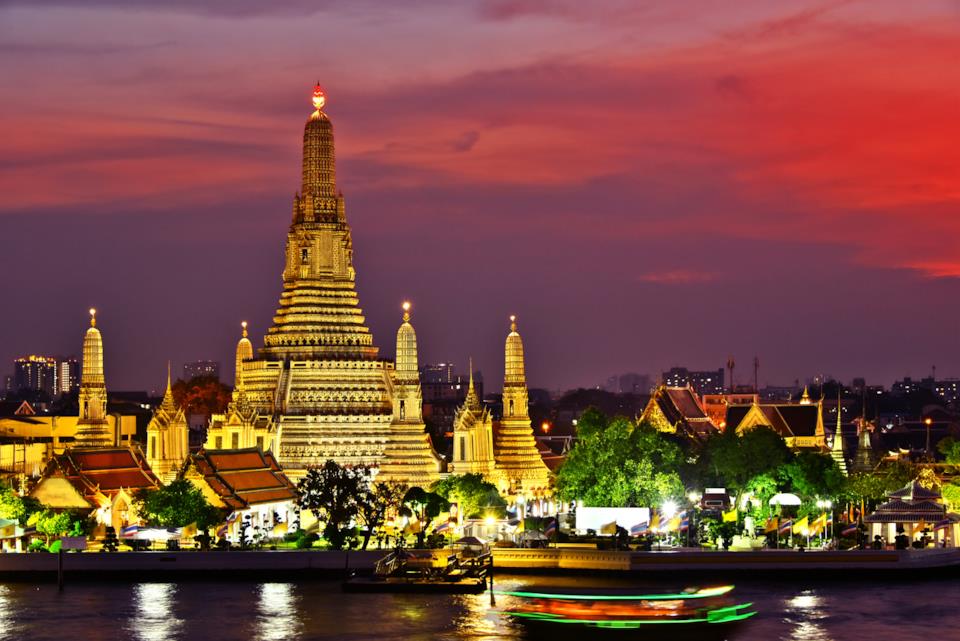 Tempio di Wat Arun a Bangkok di notte