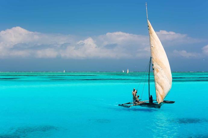 Barca tradizionale nel mare di Zanzibar