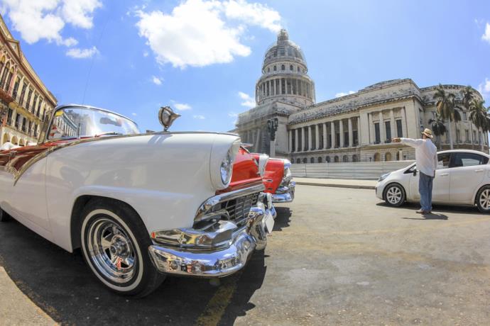 Tipica auto di Cuba a L'Avana