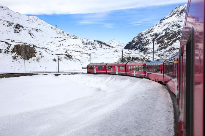 Idee regalo per Natale: un viaggio sul Bernina Express.