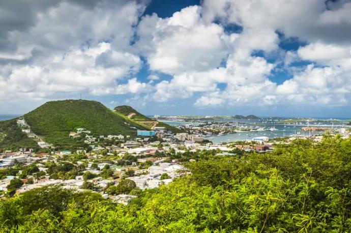 Panorama di Philpsburg a Sint Maarten nei Caraibi.