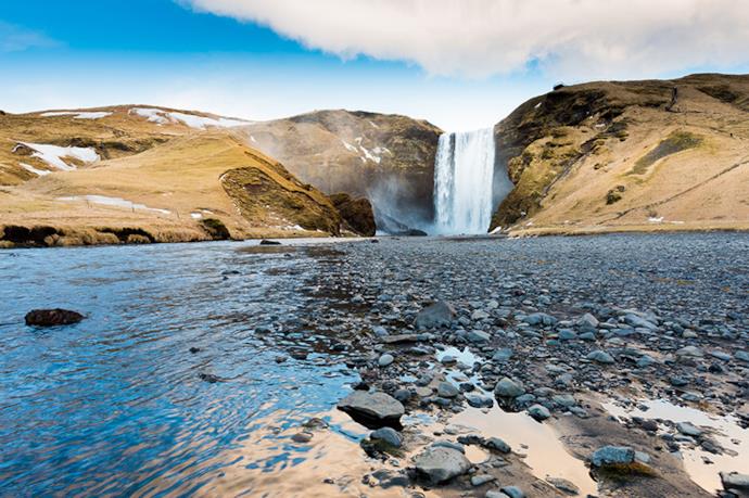Lo spettacolo della cascata Skofagoss in Islanda