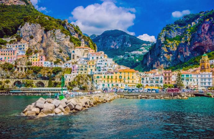 Il paese di Amalfi sulla costiera amalfitana