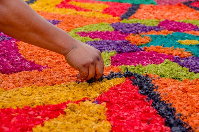 Un tappeto fatto a mano in Guatemala