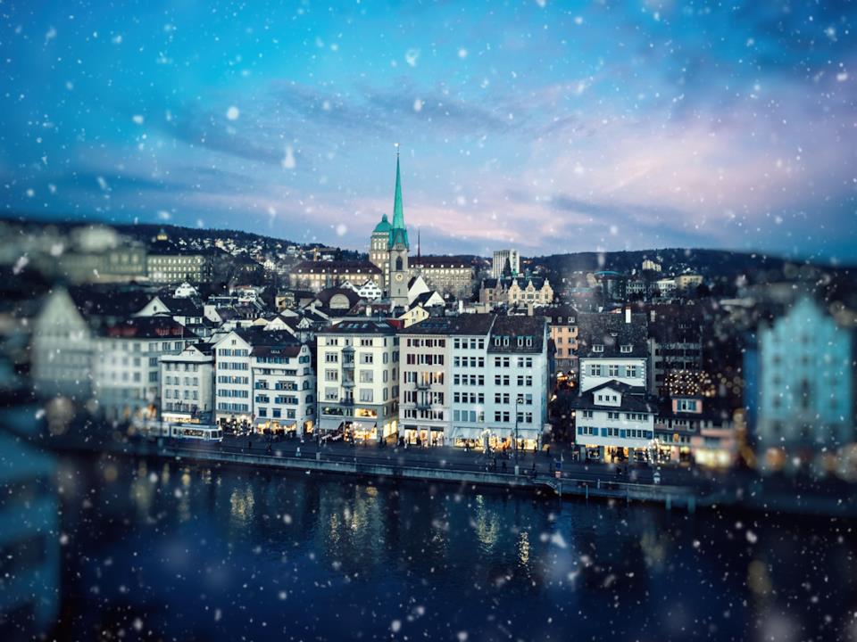 La neve che inizia a cadere su Zurigo