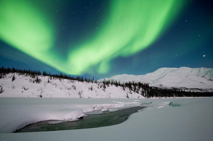 Paesaggio dell'Alaska con aurora boreale