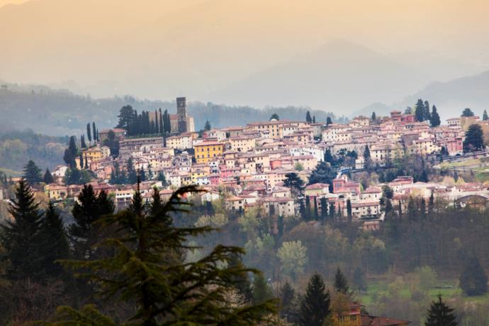Vista sulla località di Barga dal Renaissance Tuscany