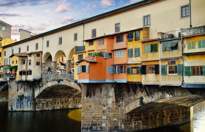 Caratteristica vista del Ponte Vecchio