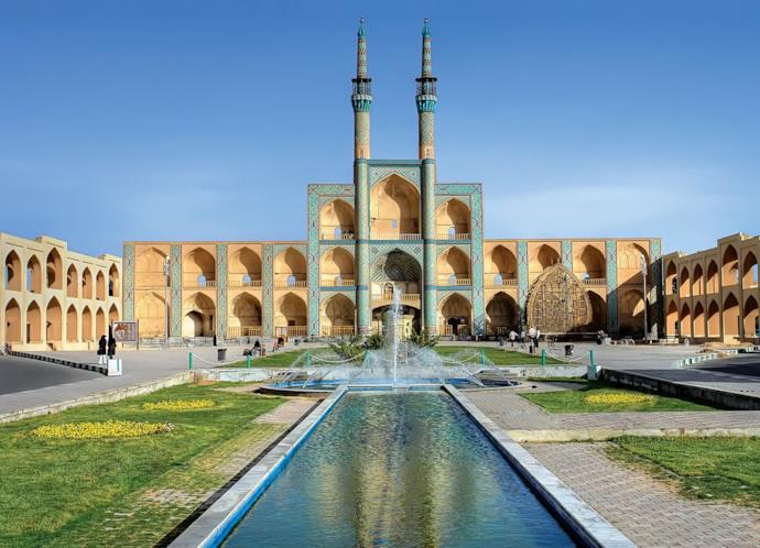 Piazza Amir Chakhmaq, con la sua moschea dalle stupende alcove