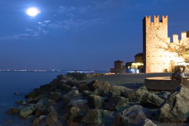 Sulle tracce del Medioevo italiano: città, borghi e castelli da favola