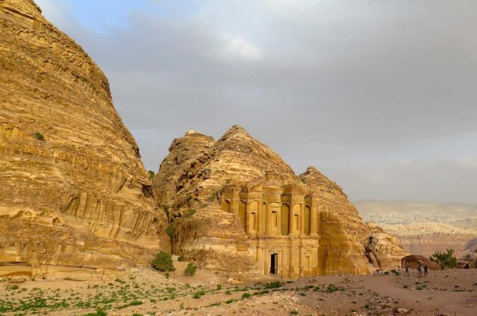 Antico monumento della città di Petra in Giordania