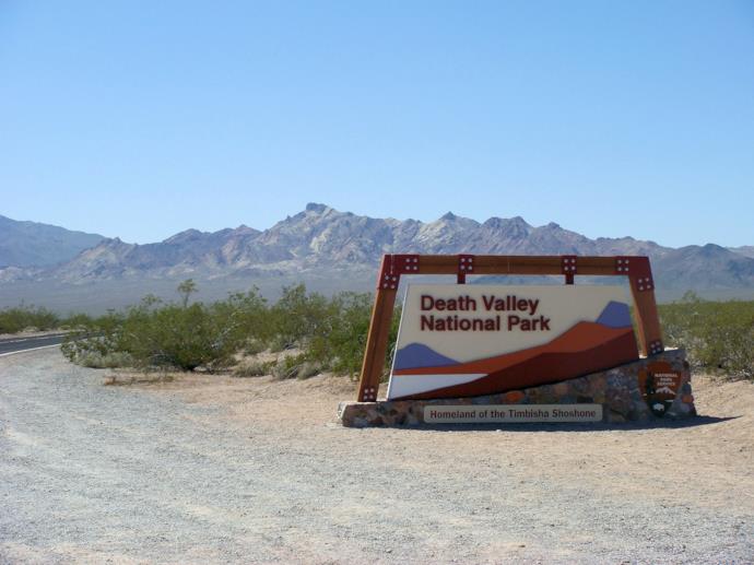 insegna della death valley national park