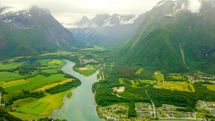 In Norvegia, tra montagne e fiordi: la bellissima città di Åndalsnes