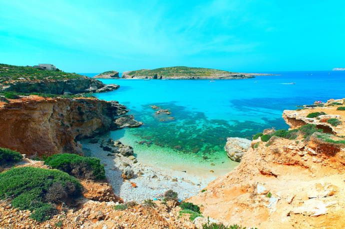 Spiaggia dell'isola di Comino a Malta per vacanze con i bambini