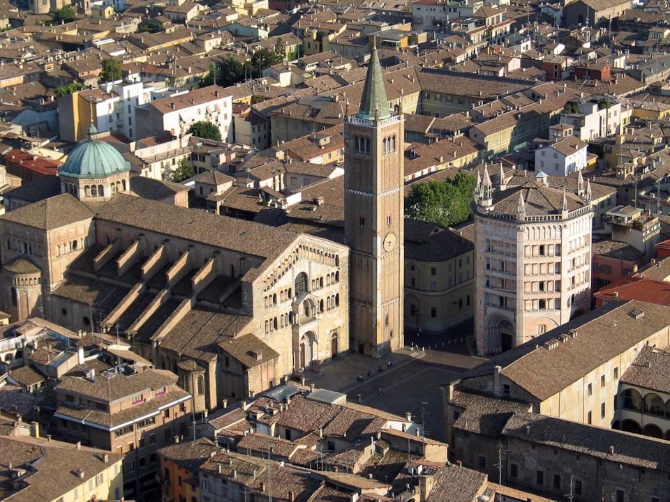 Piazza Duomo a Parma vista dall'alto