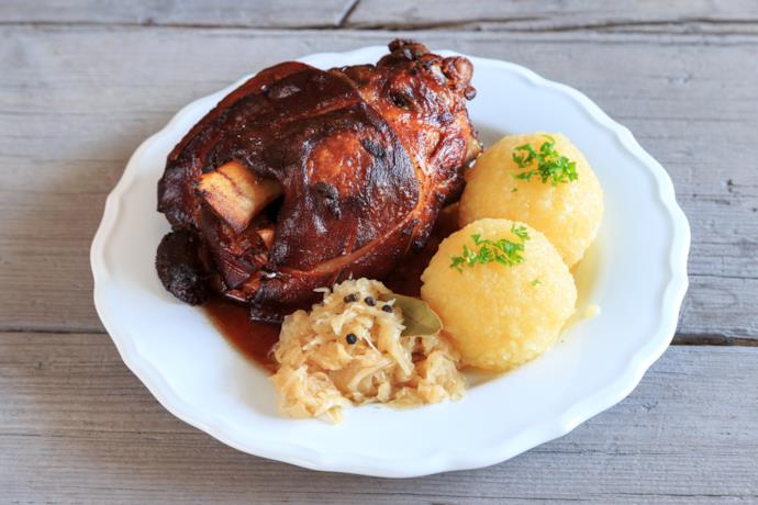 Un piatto tipico tedesco: lo stinco di maiale