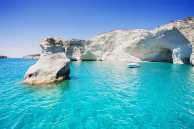 Paesaggi spettacolari e mare cristallino: vacanze a Milos, l'isola greca della dea Afrodite