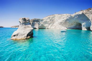 Paesaggi spettacolari e mare cristallino: vacanze a Milos, l'isola greca della dea Afrodite
