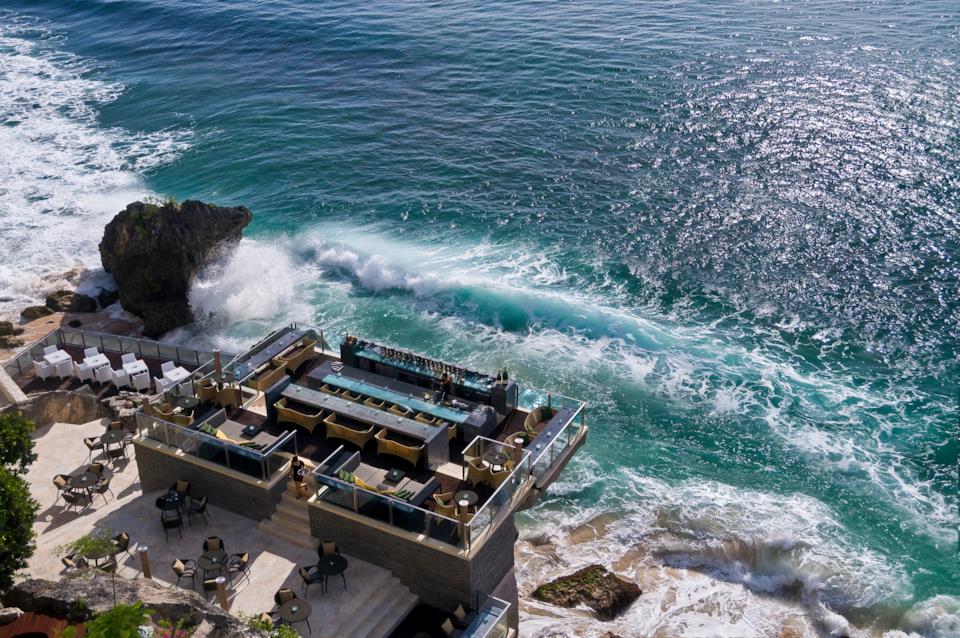 10 bar più particolari  mondo: Rock Bar, Bali, Indonesia