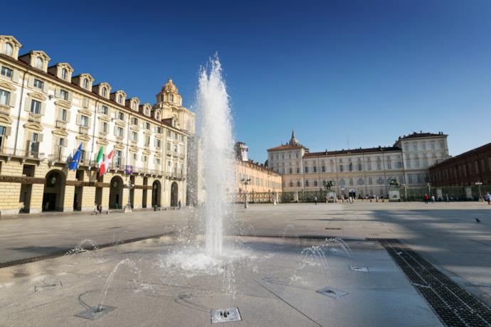 Piazza Castello a Torino vista dalla fontana