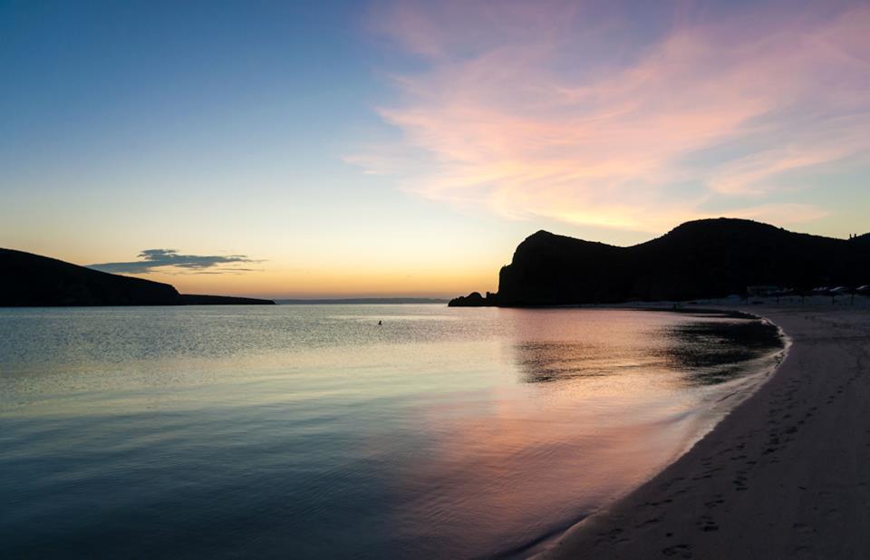 Spiaggia al tramonto in Baja California in Messico