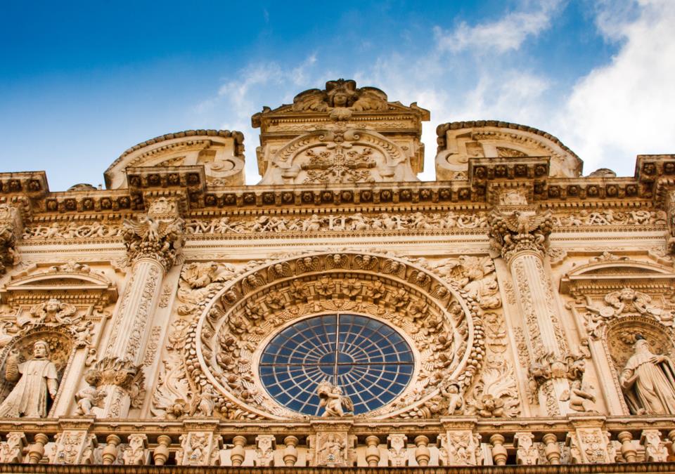 Le decorazioni della facciata della Basilica di Santa Croce lecce