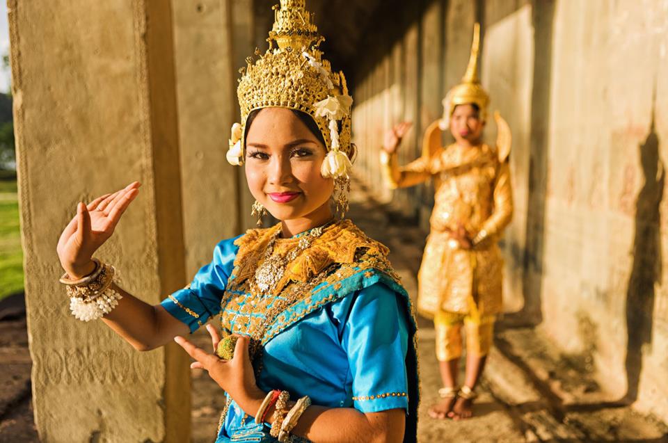 Ballerine di danza Apsara al tempio di Angkor Wat in Cambogia