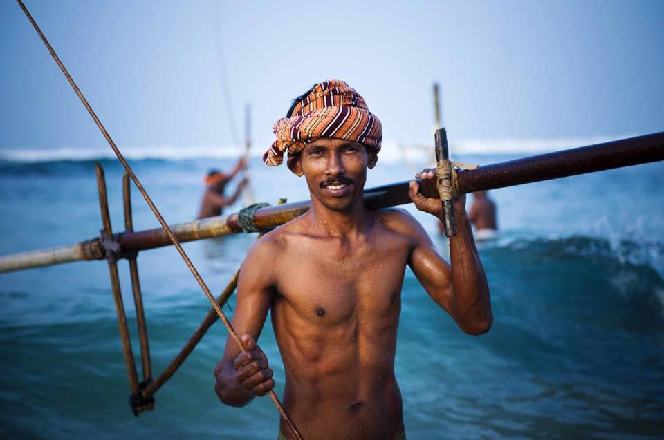 pescatore cingalese in Sri Lanka