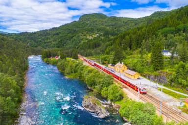 Tour della Norvegia in treno: lo splendido percorso lungo la costa occidentale