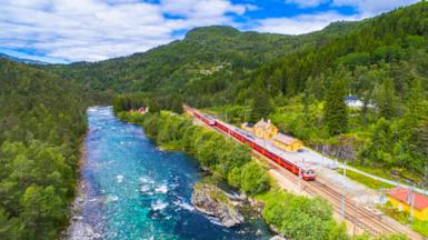 Tour della Norvegia in treno: lo splendido percorso lungo la costa occidentale